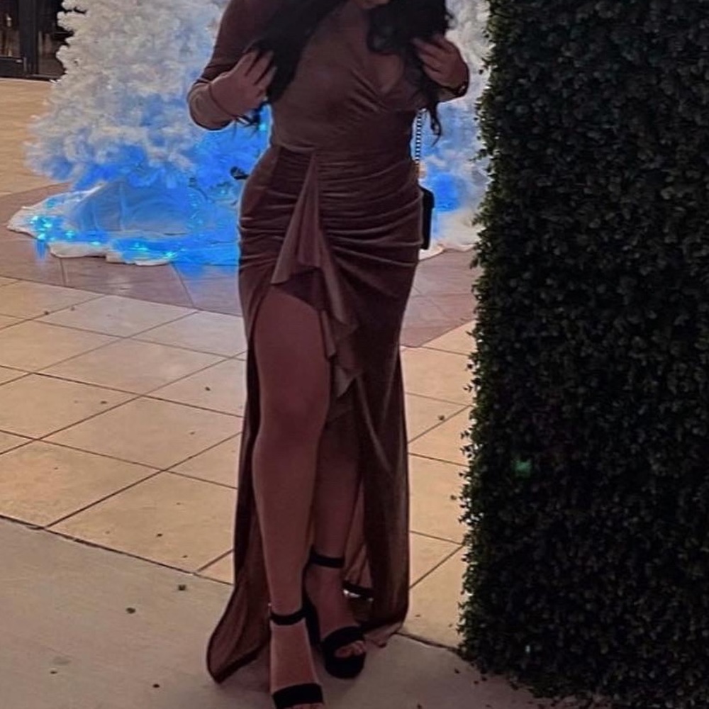 Open slit dress. Medium